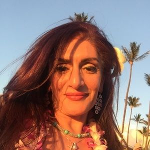 Meet your Posher, Mona